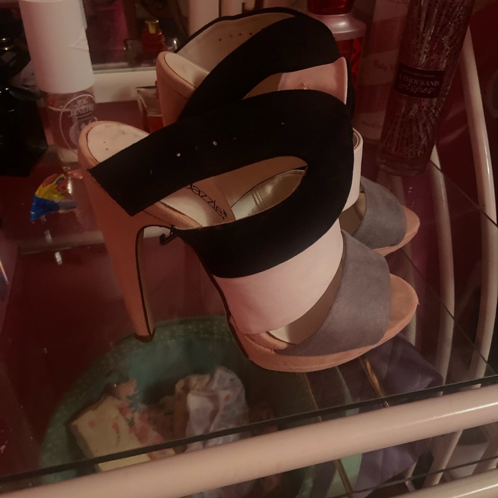 Show dazzle heel